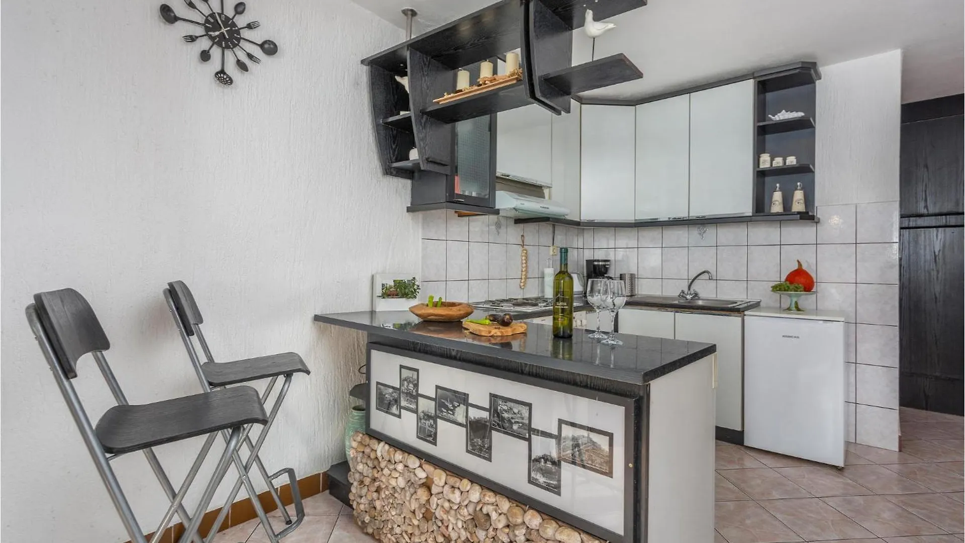 Beautiful Apartment In Vrbnik With Kitchen