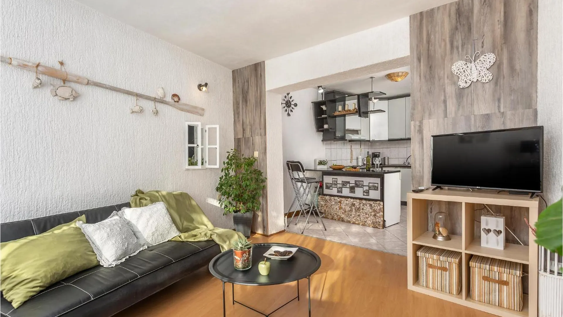 Beautiful Apartment In Vrbnik With Kitchen 0*,  Croatia