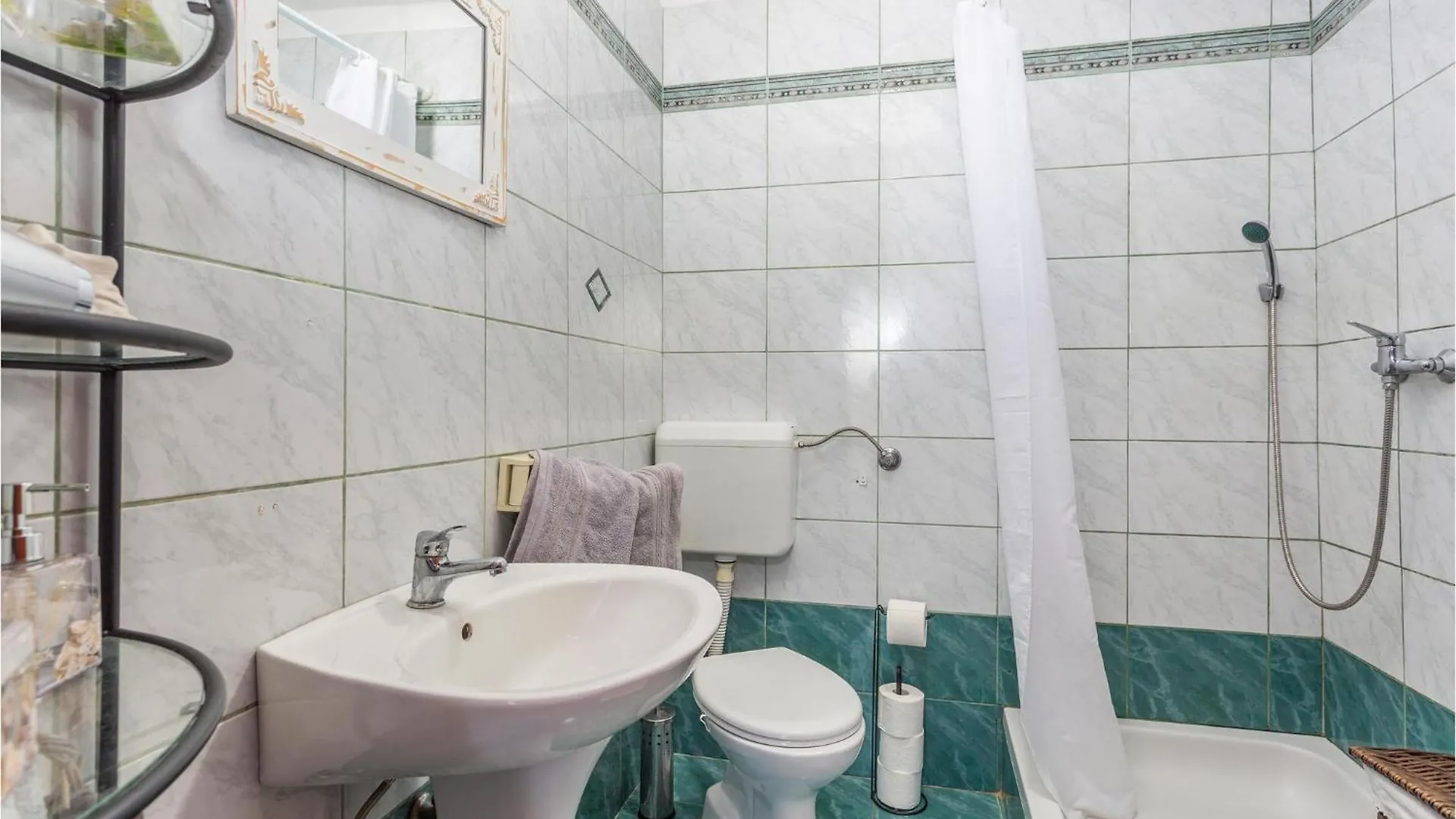 Beautiful Apartment In Vrbnik With Kitchen
